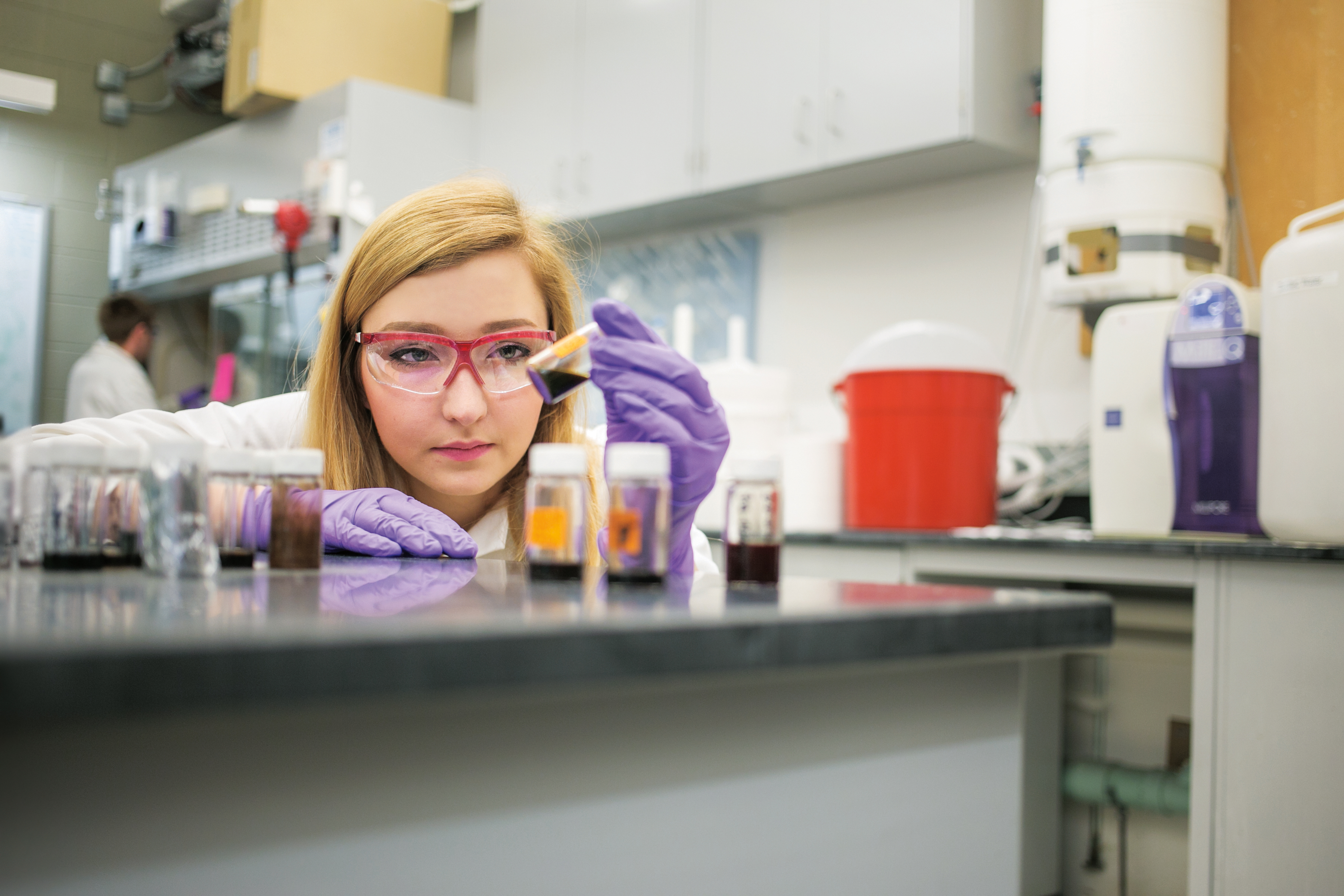 Julia Fordham (VIPER '16) at work in the laboratory of Professor Christopher Murray.