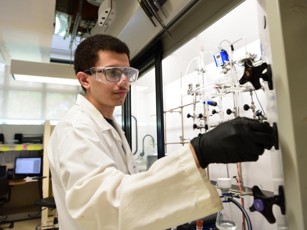 Mohammed Suleiman (VIPER '24) conducts research in the laboratory of Professor Thomas Mallouk in the Department of Chemistry. Mohammed spent the summer synthesizing and characterizing materials that can potentially be used for fuel cells.
